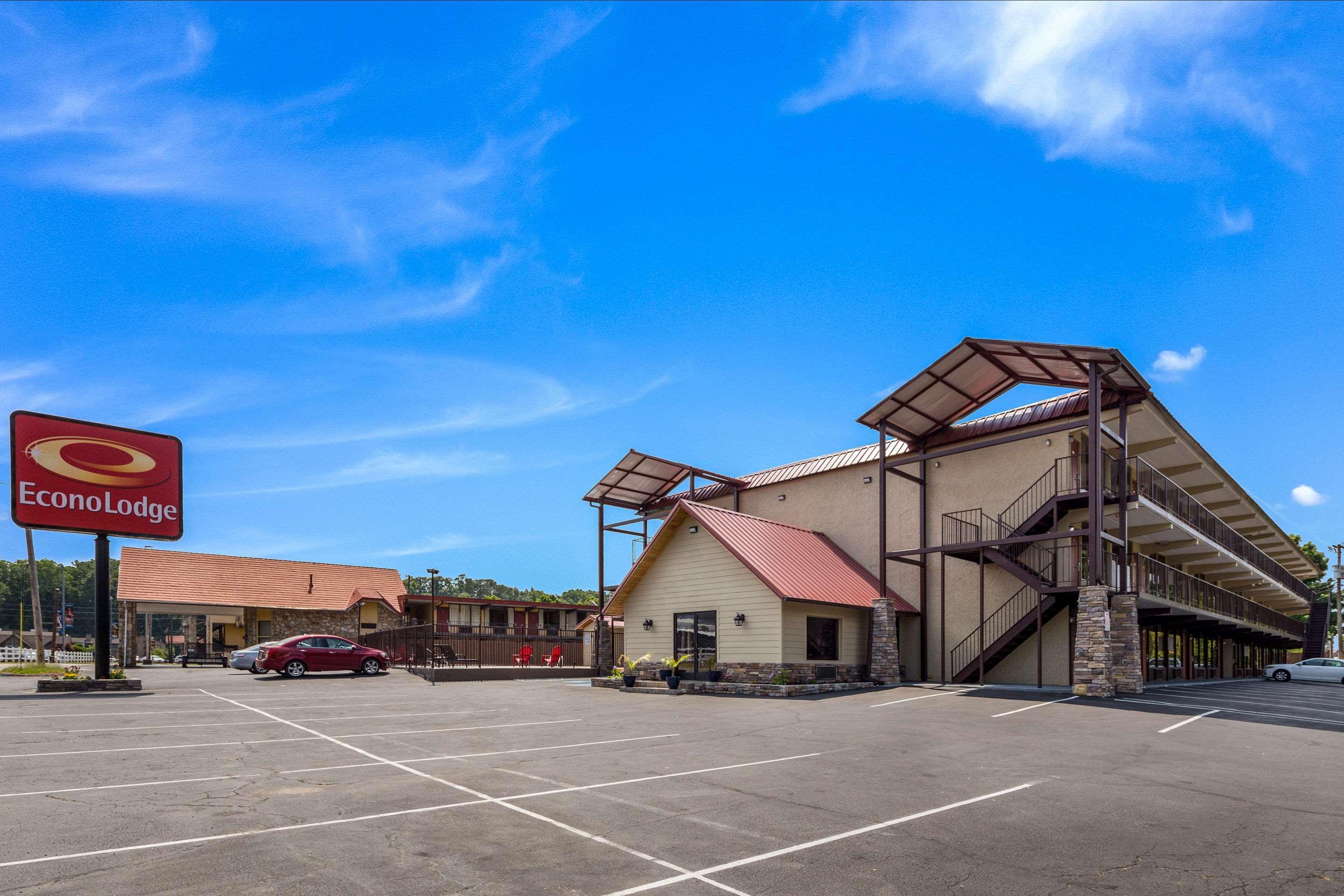Econo Lodge Pigeon Forge Bagian luar foto