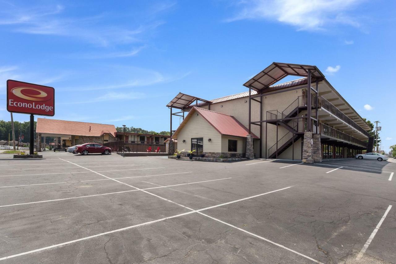 Econo Lodge Pigeon Forge Bagian luar foto
